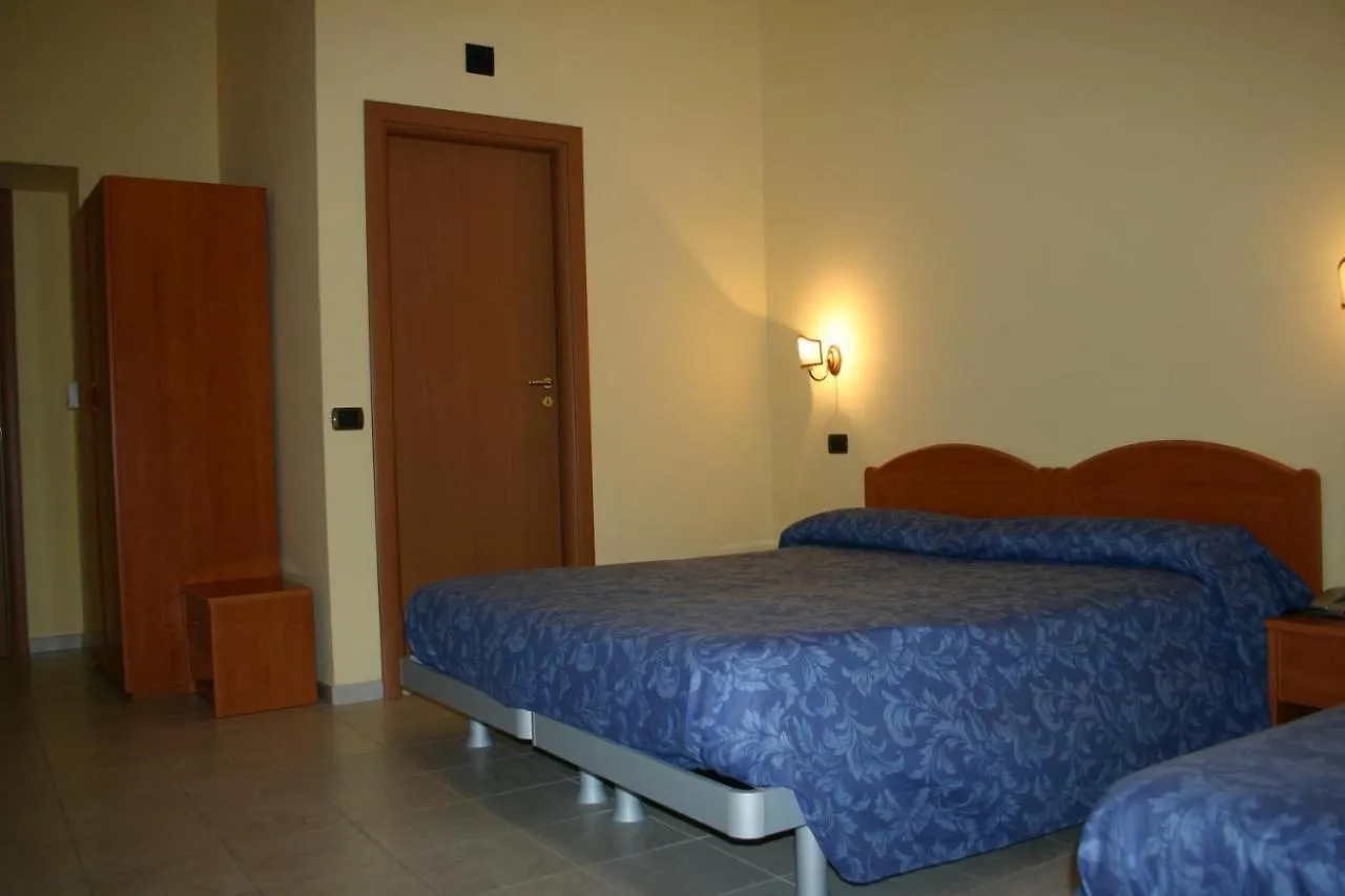 Hotel Milano 나폴리 2*,  이탈리아