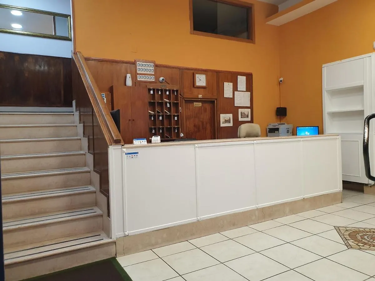 Hotel Milano Неаполь